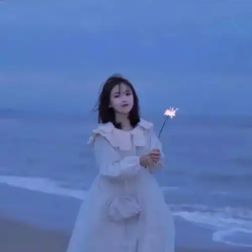 超好看的蓝色系女生头像
