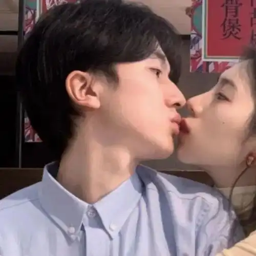 高清真人情头一人一张抖音最火的情侣头像
