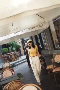 小个子女生这样穿搭会更美,黄色针织衫上衣搭配休闲西裤,美腻了
