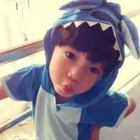 谁知道这个衣服什么牌子的,淘宝有卖的吗
