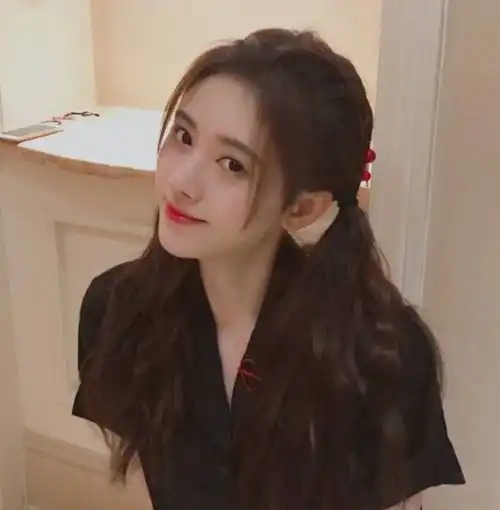 难怪鞠婧祎一直披长发,扎起低马尾后,才知为啥叫四千年美女
