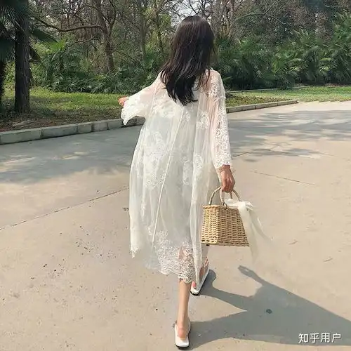 这样的衣服怎么搭配一个带袖子的外套夏天

