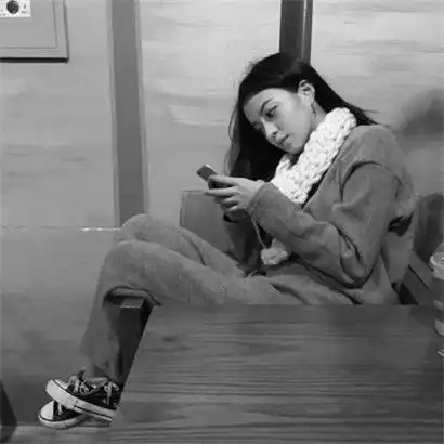 时尚有气质比较成熟的黑白头像女生冷酷霸气图片
