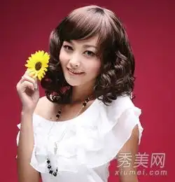 圆脸女生适合什么发型内扣齐刘海小脸最有效
