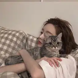 清新抱猫女生qq头像女生萌宠qq头像
