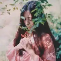 苏月儿一剪时光半衰,倚甸笑那风花qq女生头像我要个性网

