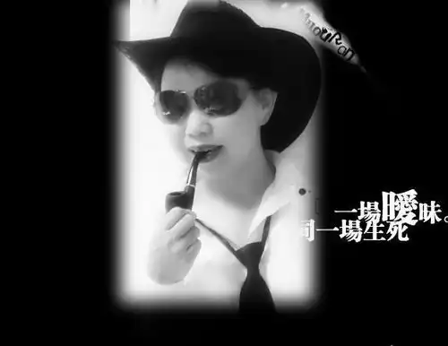 背景是黑色滴人是白色的是侧面的头像的情侣头像
