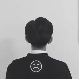 我记得好像是个情侣头像,求第二张女图
