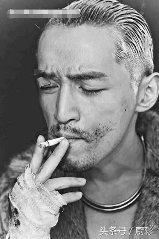 这么难打理的狐裘大衣,让胡歌穿出了别样味道
