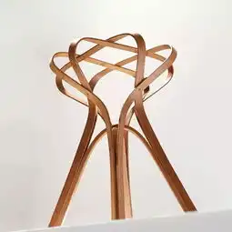 柔美的竹制弯曲家具是如何制作的

