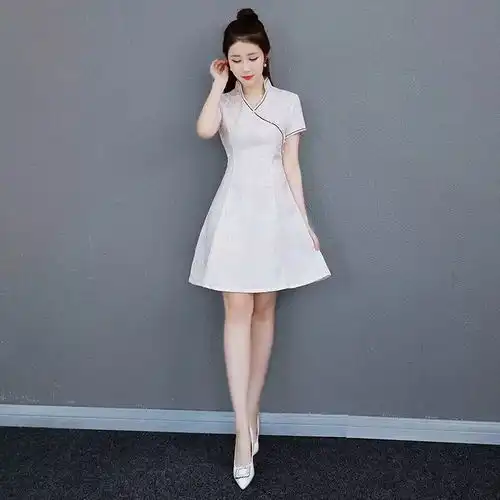 穿上这些白色旗袍,你就是这世间最温柔秀美的女子
