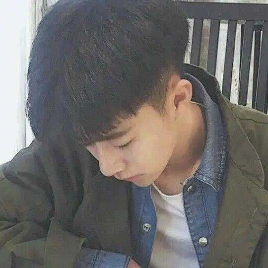 有哪些帅气的男生头像真人和动漫的都好
