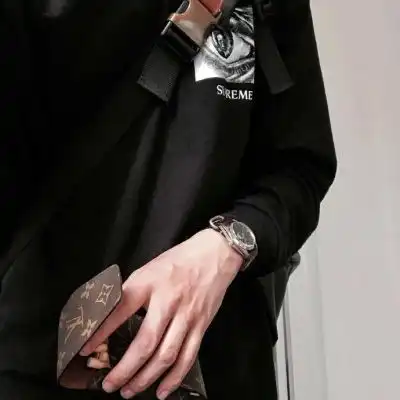 男生黑白灰色头像
