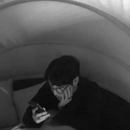 黑白头像男伤感颓废,春去夏又回只有一个人
