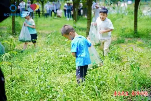 新华保险重庆分公司第二十四届客户服务节系列活动之走进美丽乡村少儿书画赛正式开幕
