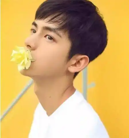 15款韩系男生发型设计,时髦抢眼的韩式男发推荐

