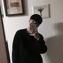 韩系风格男孩微信头像15
