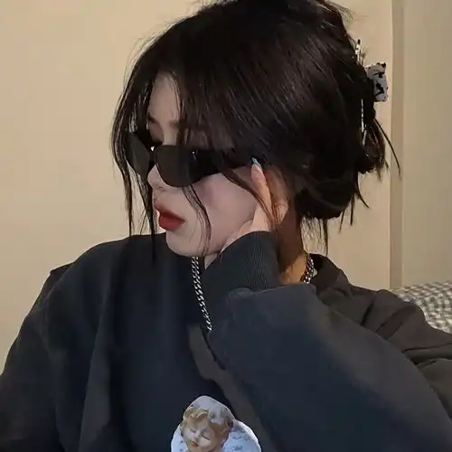 女生优质头像丧系高冷照片,黑色系偏丧女头像
