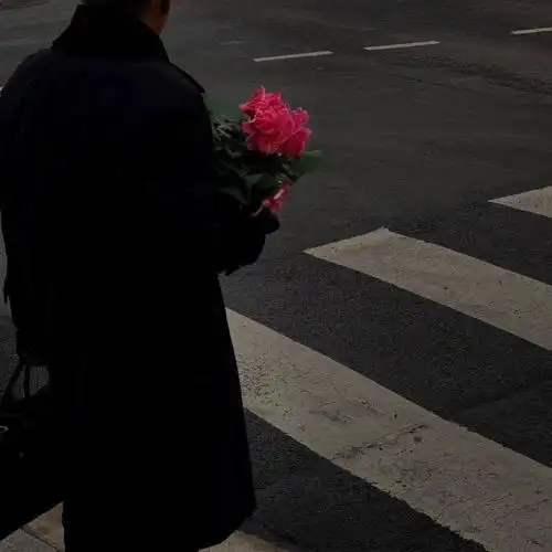 黑色系票圈背景图
