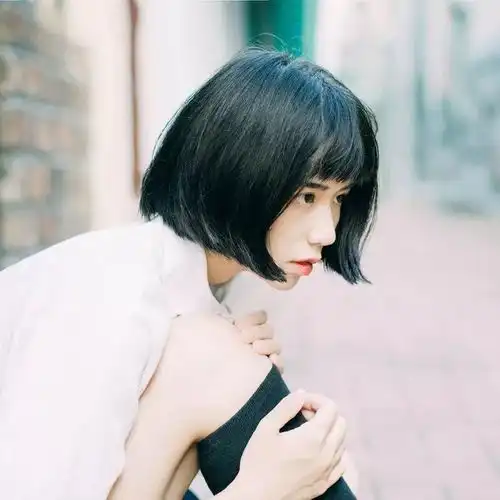 短发女头
