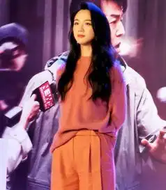 欧阳娜娜这身纱裙装太梦幻了秀出少女好身材,精致极了
