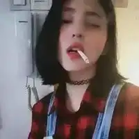 qq抽烟头像女生霸气抽烟的女孩子qq头像
