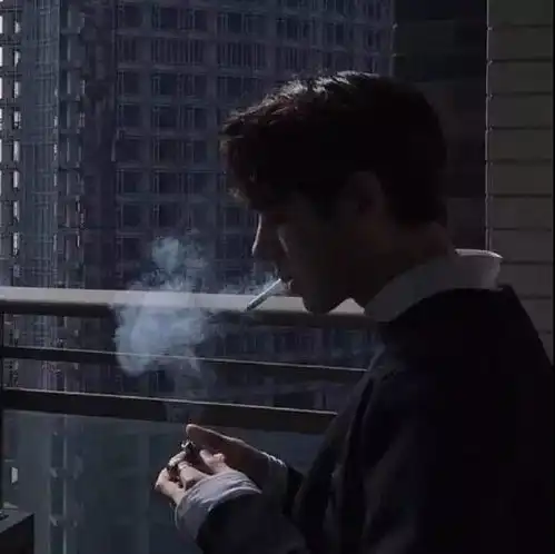 男生头像日益努力而后风生水起众生皆苦你也不能认输
