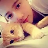 男女抱猫黑白情侣头像图片
