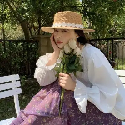 甜美女生头像很仙也很有意境我讨厌等可我总在等
