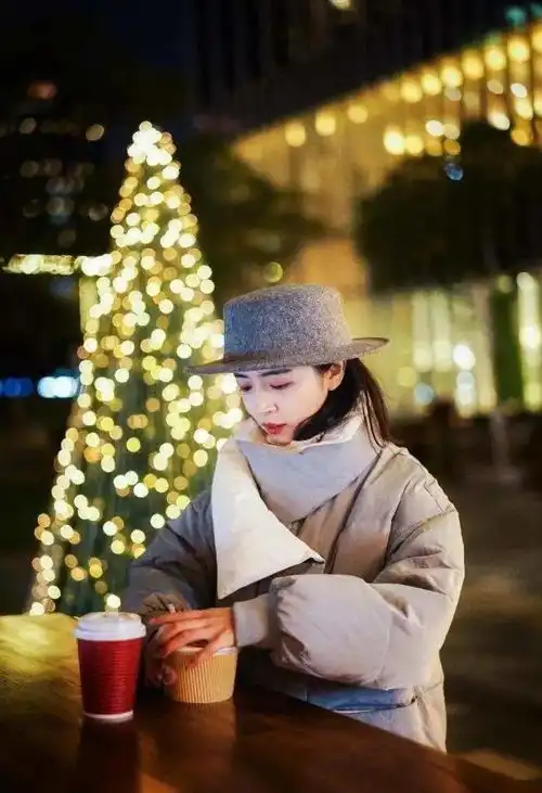 158以下的女生,羽绒服尽量不要穿过膝款和短款,其实这些更保暖
