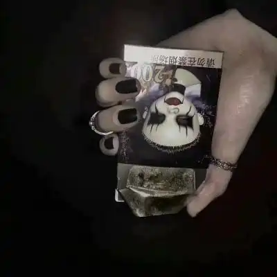 你别哭了背景图
