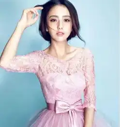 杨幂的水蛇腰,佟丽娅的沙漏腰,都被这个51cm人间腰精碾压
