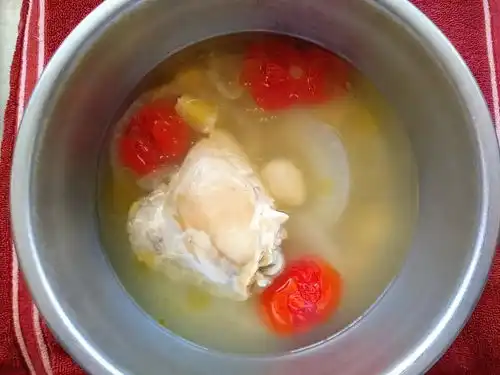精品电锅美食系列,男补精女抗老的小番茄鸡汤,如何制作
