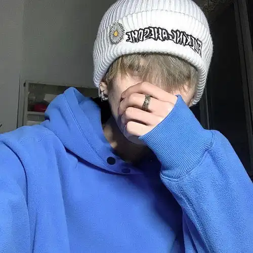 男生头像念念不忘必有回响
