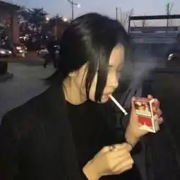 超准,抽烟人最喜欢用的头像
