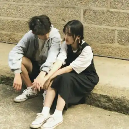 情侣头像一男一女清新,闭口不言只是因为喜欢你
