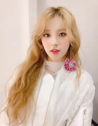 有一种整容叫宋雨琦换造型,当她留黑长直,才知什么叫少女脸
