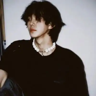 ins微丧少年男生头像
