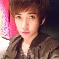 韩系时尚清新小男生qq头像
