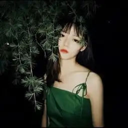 时尚诗意女生头像回忆里的纸短情长
