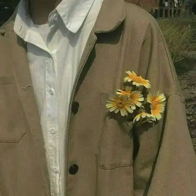 拿花少年
