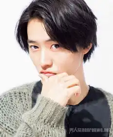日系小狼狗搭配才是女生超级喜欢的款哟日系男生穿搭
