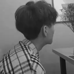 黑白高冷帅气男生图片

