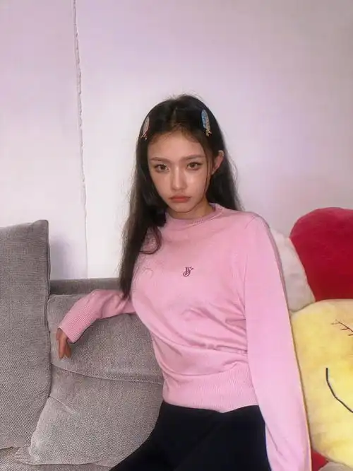林允粉色系y2k妆发
