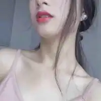 女生黑吊带漏锁骨黑白头像微信头像图片大全
