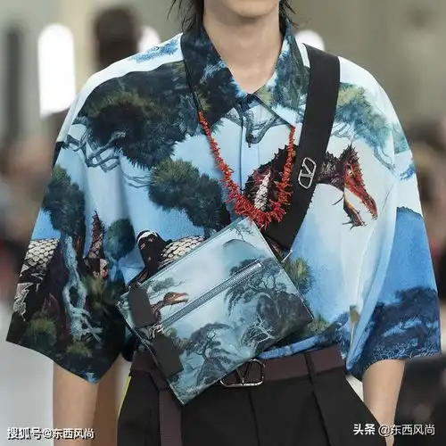 华伦天奴2021春夏秋冬男士系列,色彩飞舞,浪漫贵公子气息浓厚
