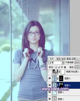 ps把韩版秀气长发美女照片调成青蓝色
