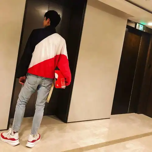 只爱球鞋不要女朋友的白敬亭,平时到底是怎么穿鞋的
