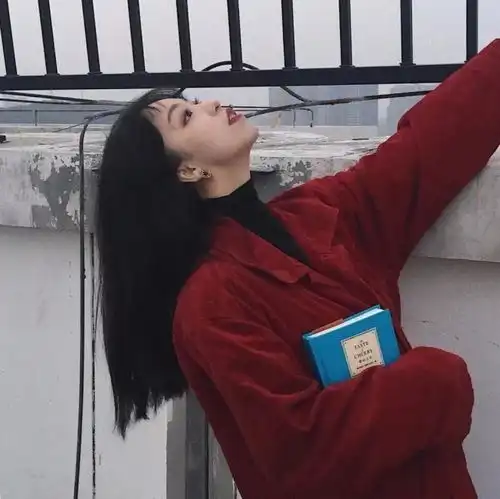 每个人都有一段悲伤想隐藏却欲盖弥彰
