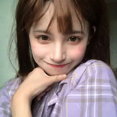治愈系图片头像女微笑可爱女孩
